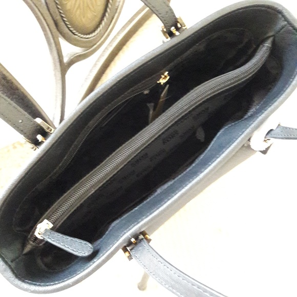 NWT  MICHAEL KORS SAFFIANO LEATHER FRAME MD TOTE - Picture 6 of 8